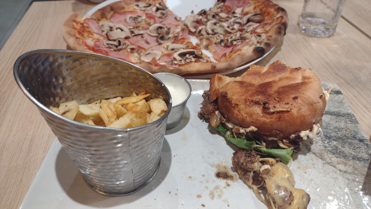 Pizza Napoleon Photo 8