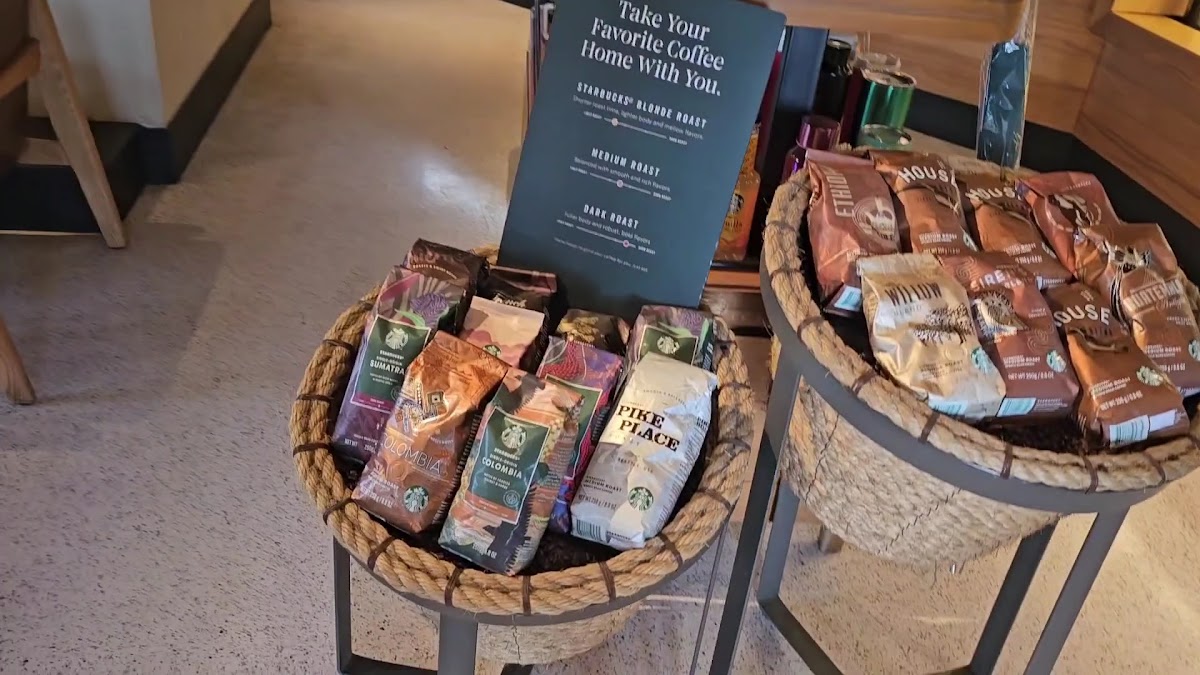 Starbucks Camp John Hay Photo 2