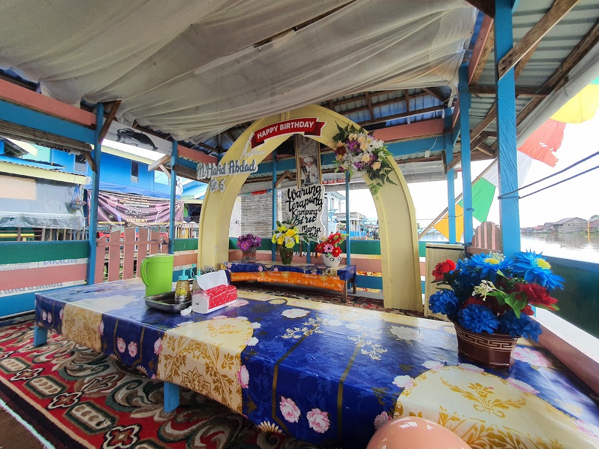 Warung Terapung kampung Biru Mama Amel