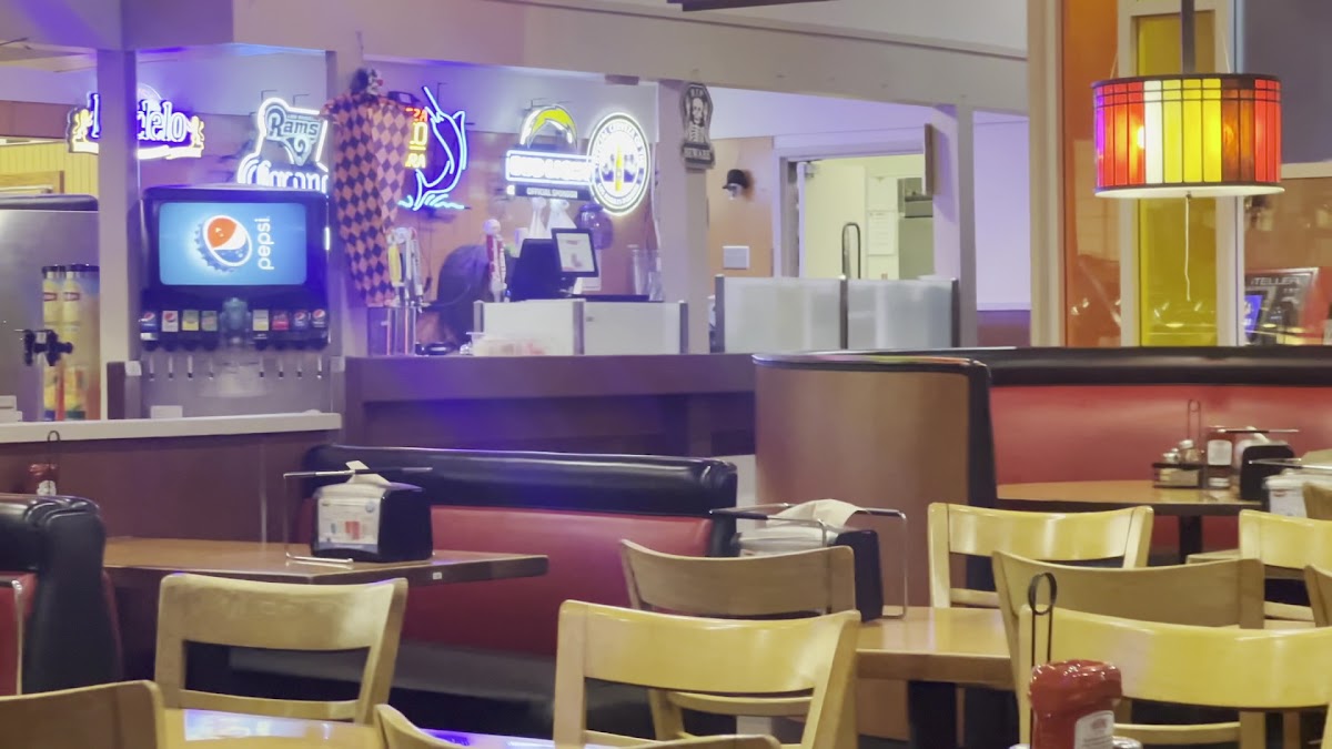Shakey's Pizza Parlor Photo 2