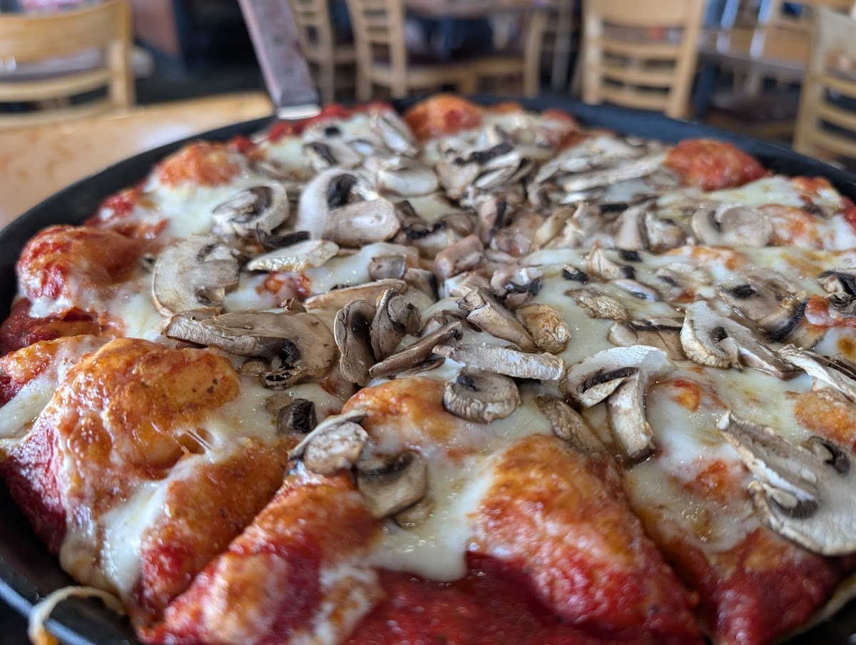 Shakey's Pizza Parlor Photo 4