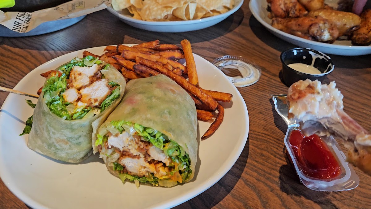 Chicken N Pickle - St. Charles Photo 2