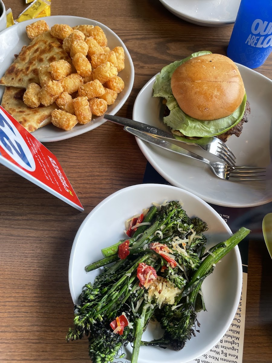 Chicken N Pickle - St. Charles Photo 4