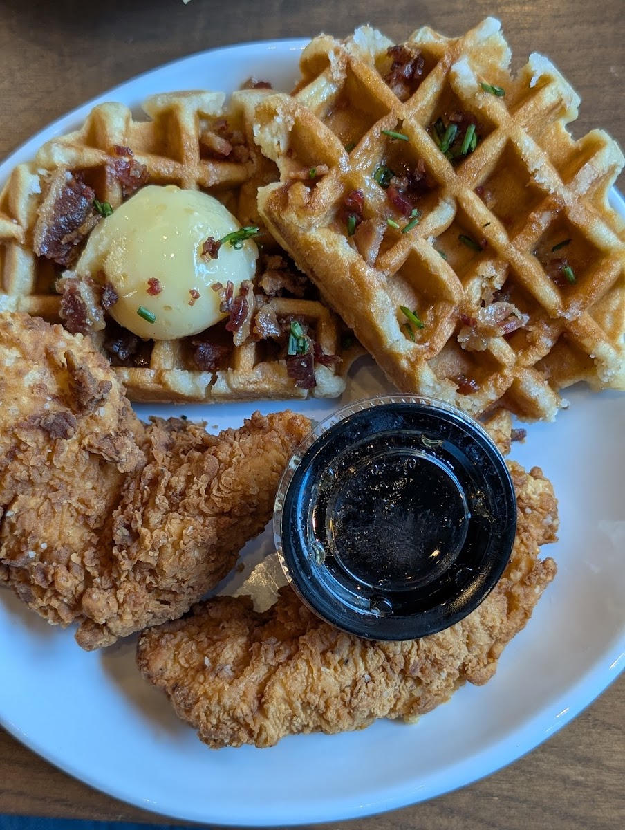 Chicken N Pickle - St. Charles Photo 5