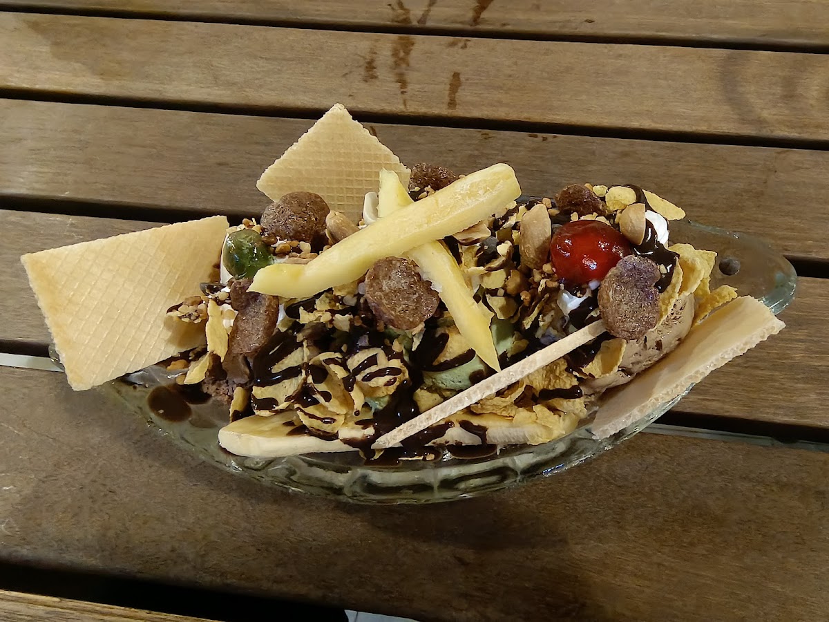 Sidewalk Ice-Cream Lounge Photo 5