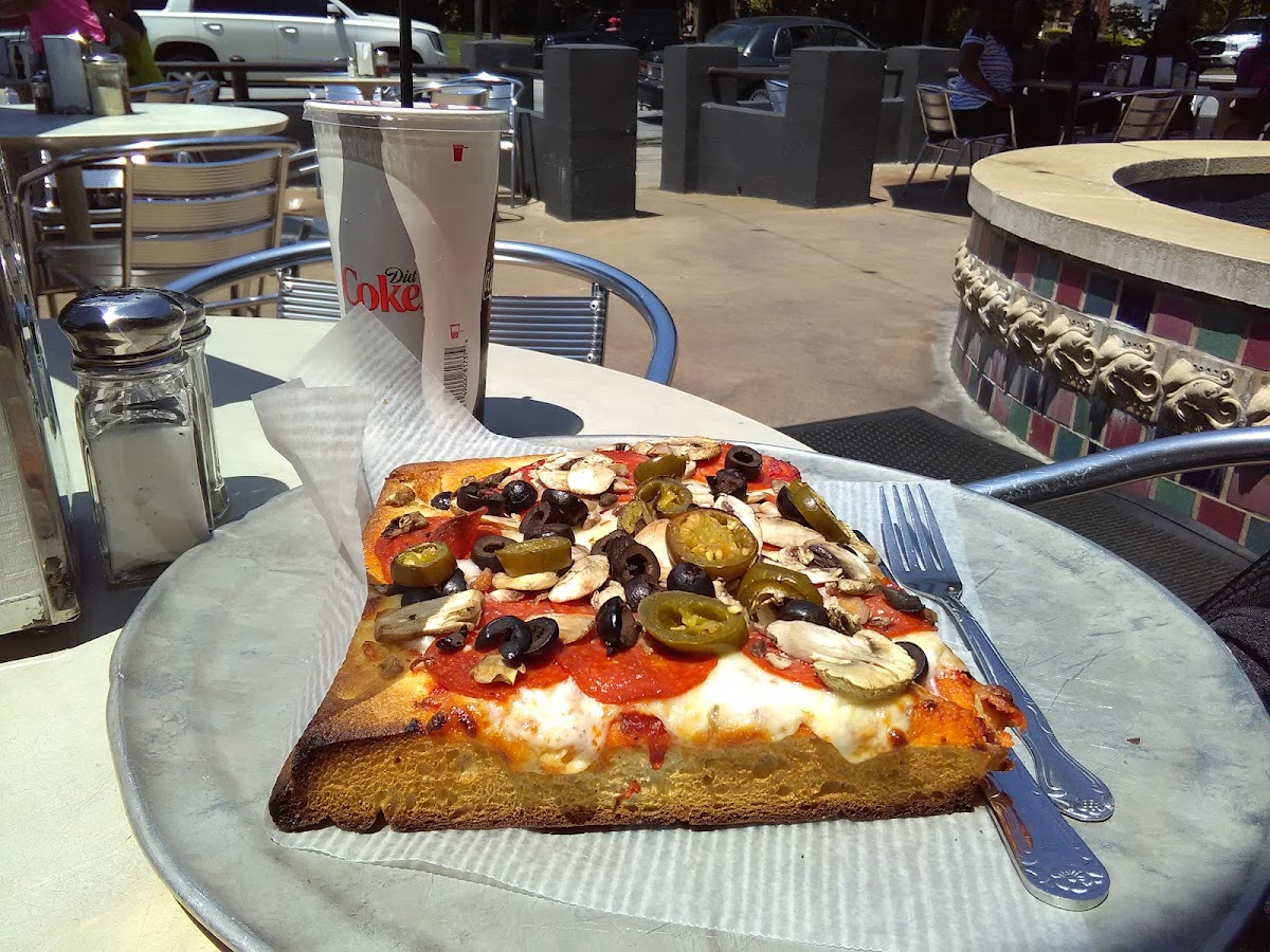 Fellini's Pizza Photo 7
