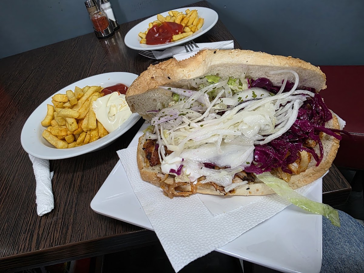Schlemmerecke 2 - Kebap Haus & Imbiss Photo 3