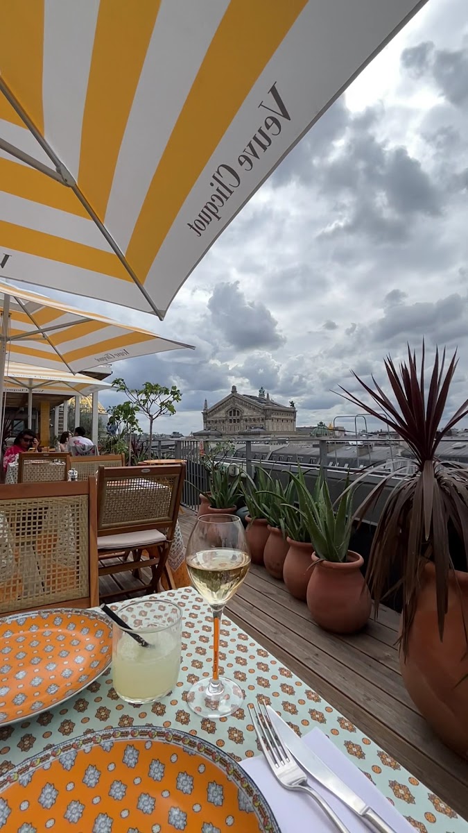LE PICNIC BY VEUVE CLICQUOT Photo 2