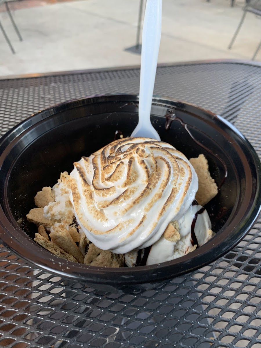 Betty Rae's Ice Cream Photo 8