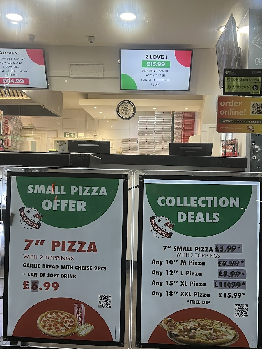 Full Moon Pizza Photo 4