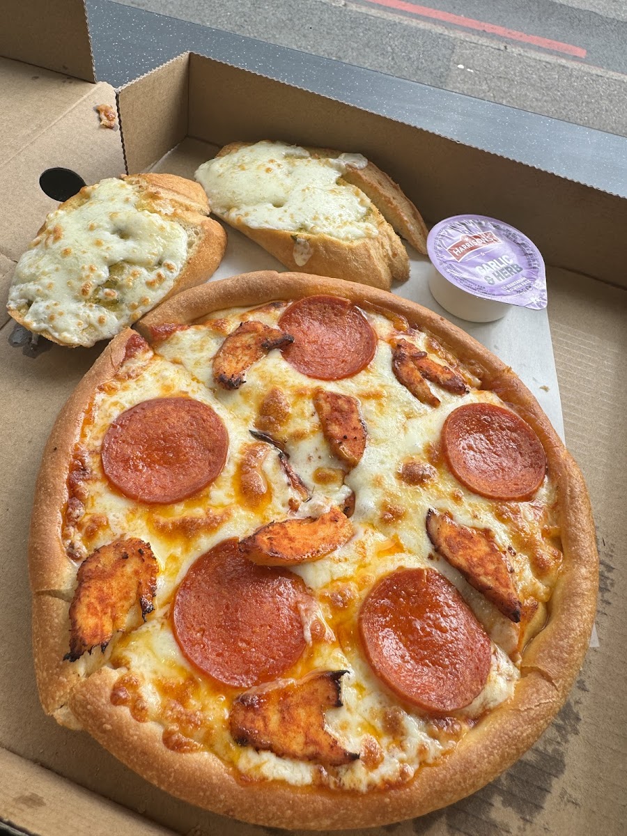 Full Moon Pizza Photo 5