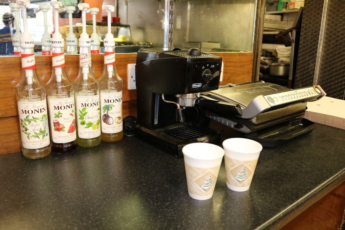 Mobeens Takeaway Pizza and Grill Photo 8