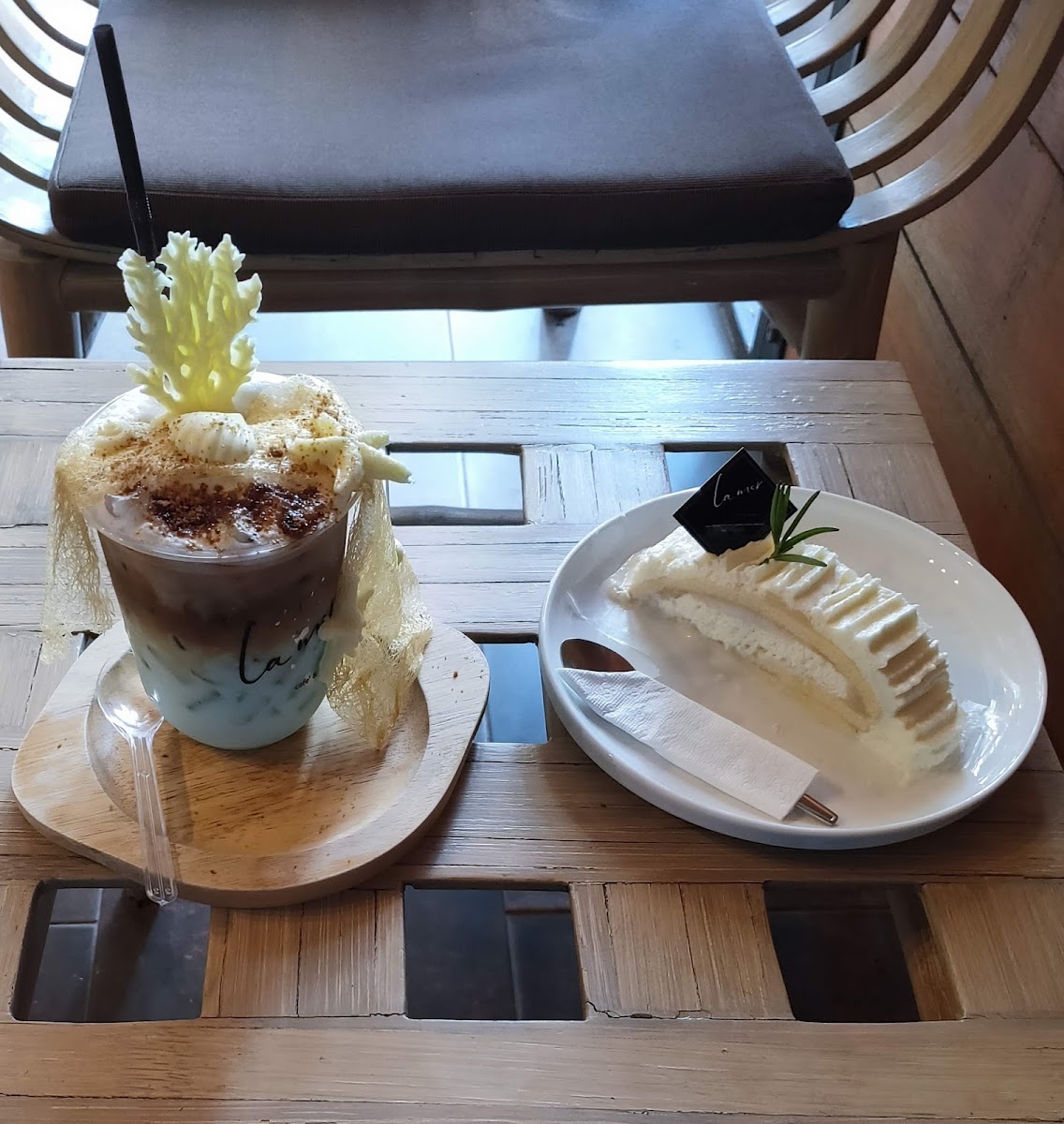 La Mer Cafe & Design Photo 4