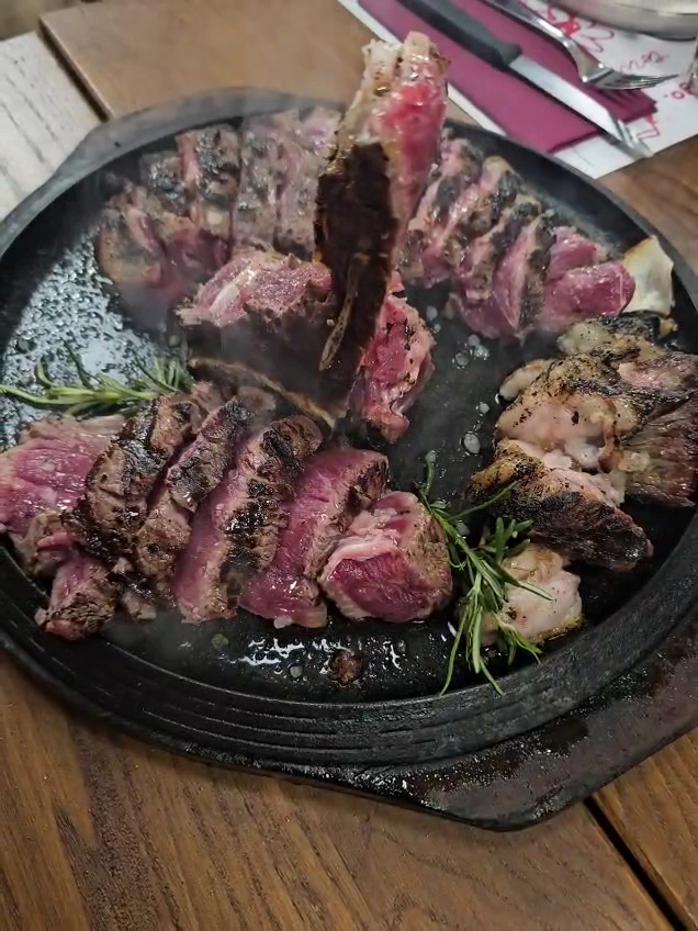 LA BISTECCA ALLA FIORENTINA Dennys G. Rodriguez Photo 4