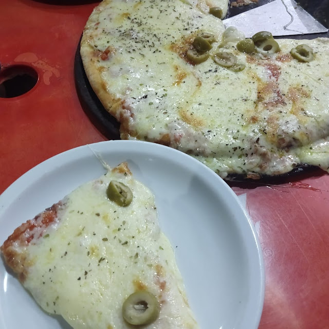 Pizza de Muzzarella A la Piedra