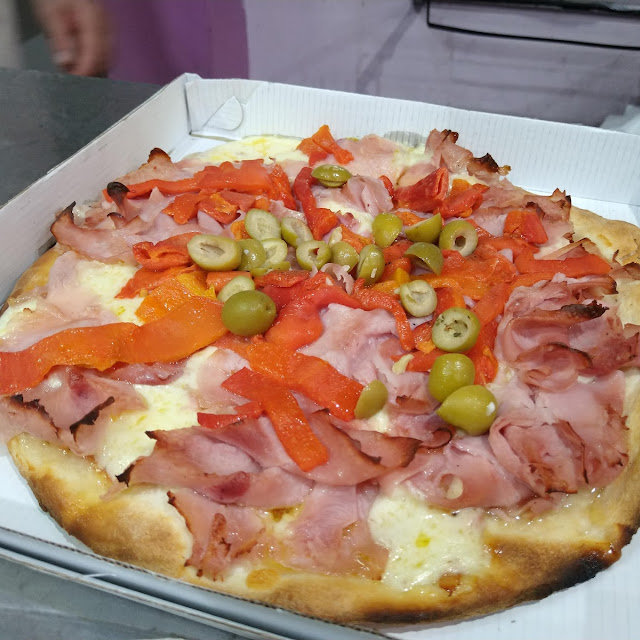 Grande de Jamón Y Morrones A la Piedra