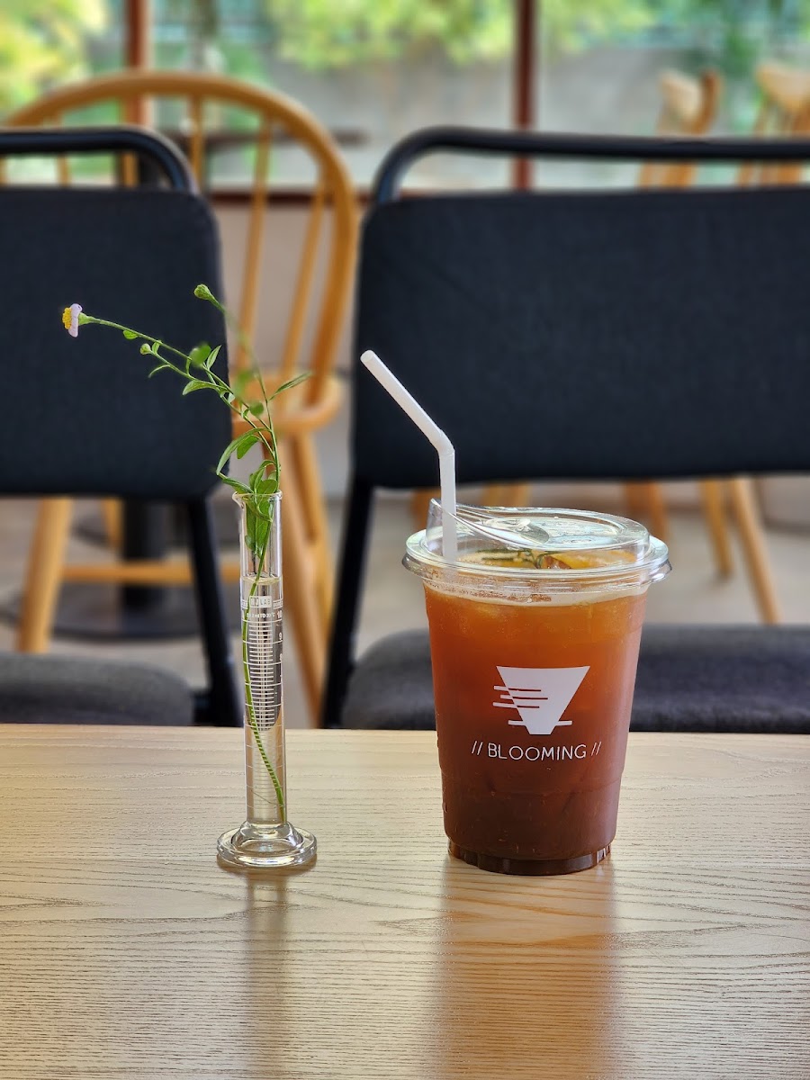 Blooming Cafe Photo 6