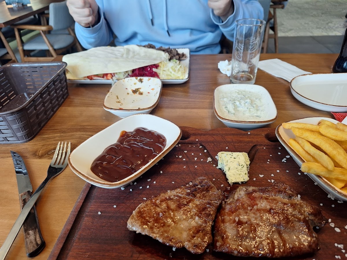 PERA Steak & Grillhouse Photo 7