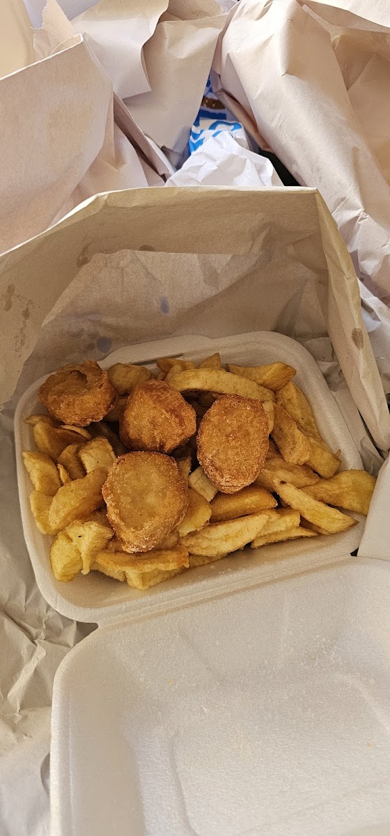 Franks Fish Chips & Pizza Place Photo 9
