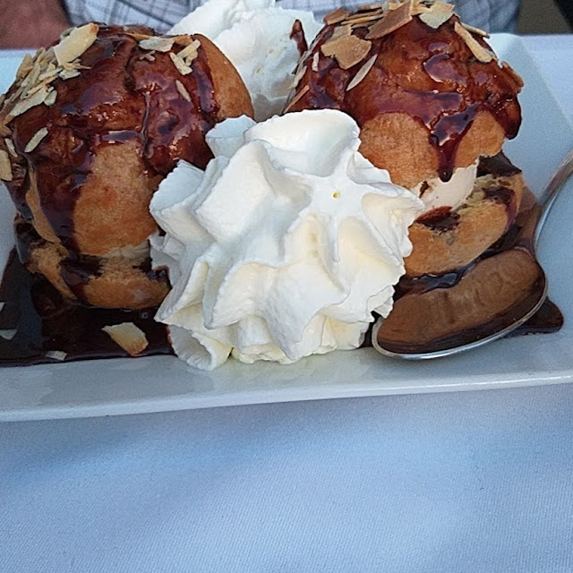 Profiteroles