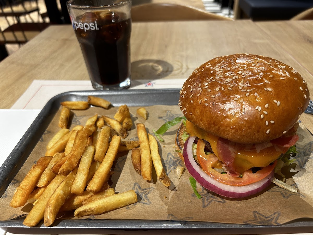 Foster's Hollywood Photo 4
