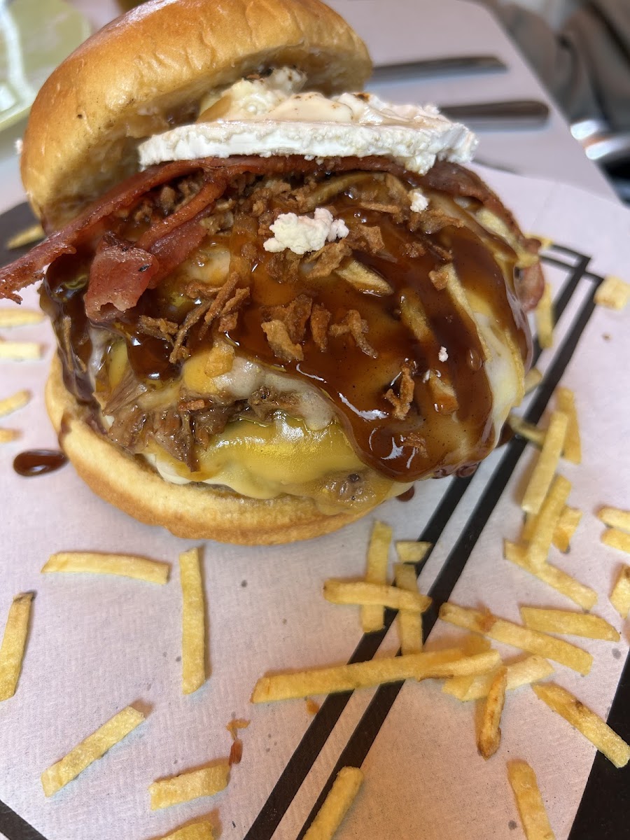 Hamburguesería La Taberna Photo 4