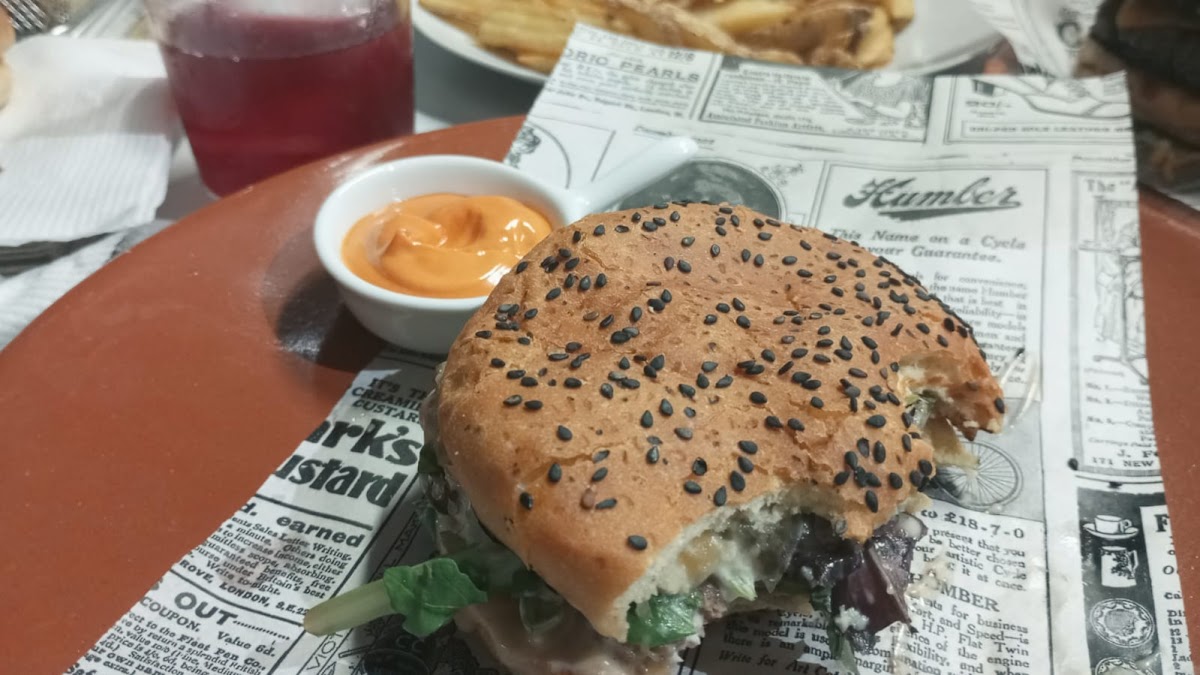 Hamburguesería La Taberna Photo 9