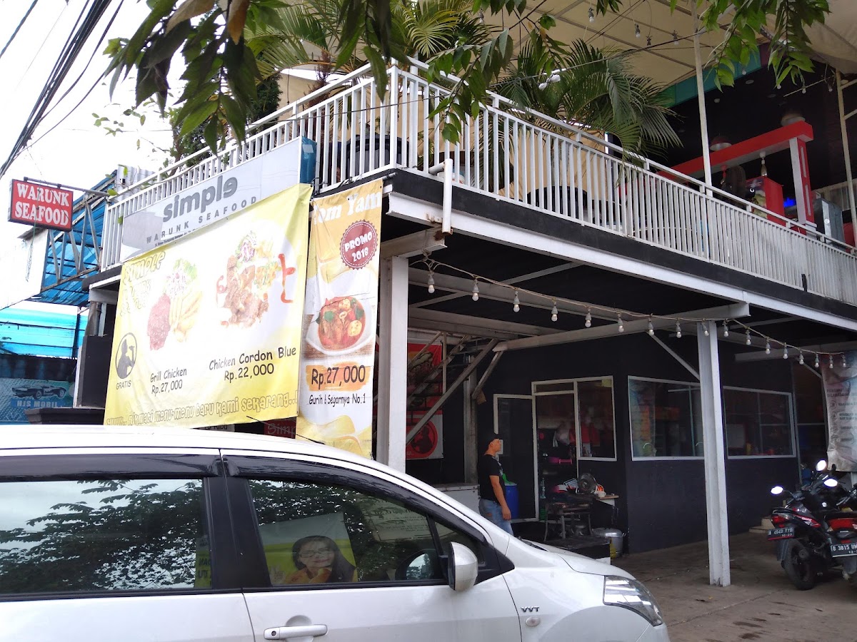 Simple Warung Seafood Photo 2