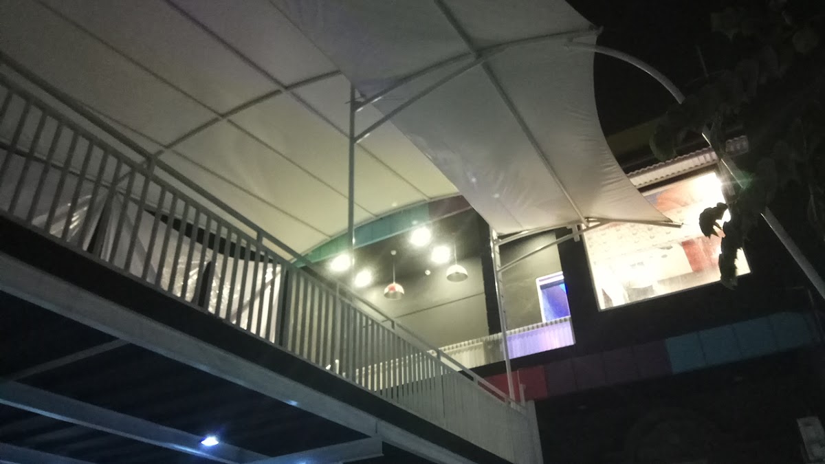 Simple Warung Seafood Photo 3