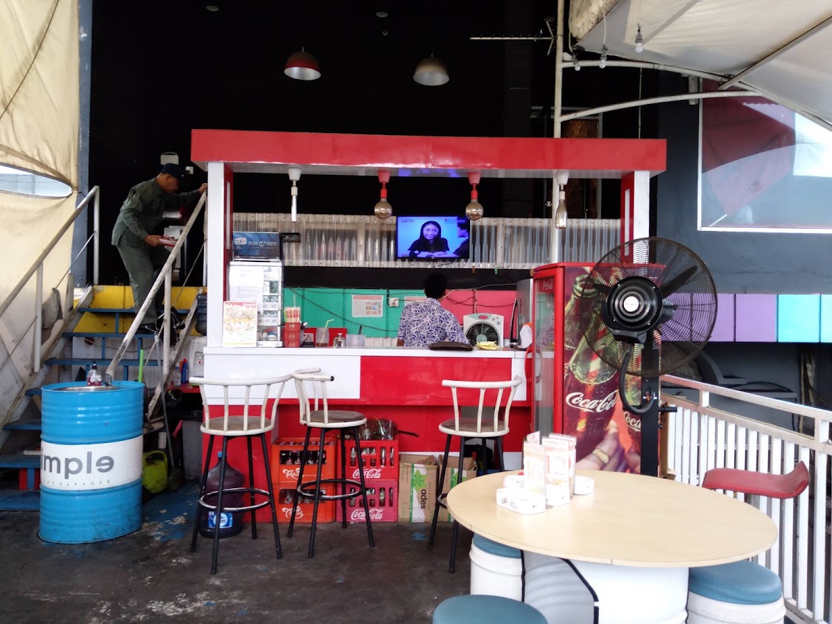 Simple Warung Seafood Photo 6