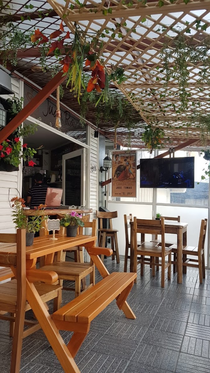Juan Raíces Café