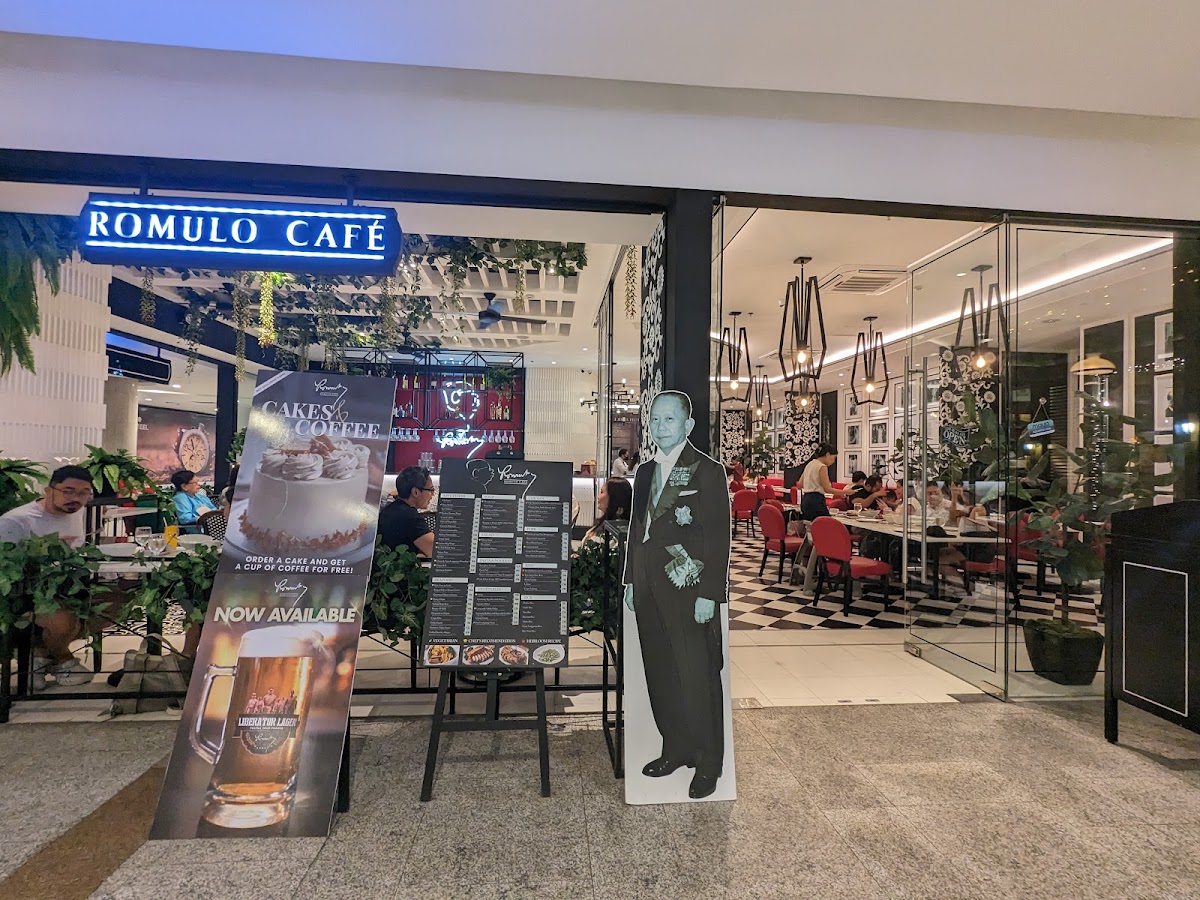 Romulo Café