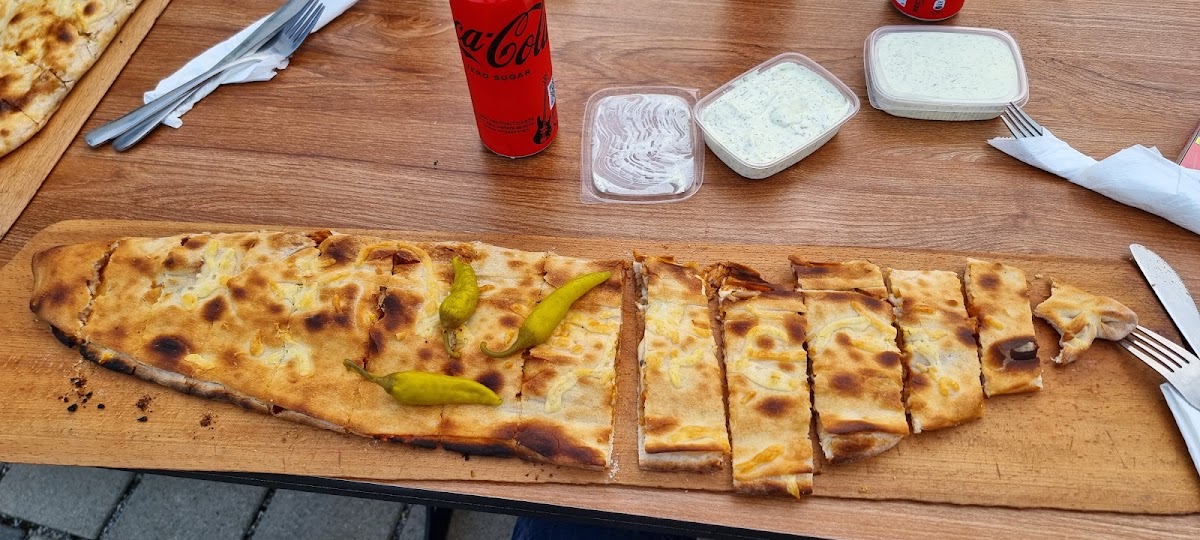 Elif Pizza & Pide Photo 8