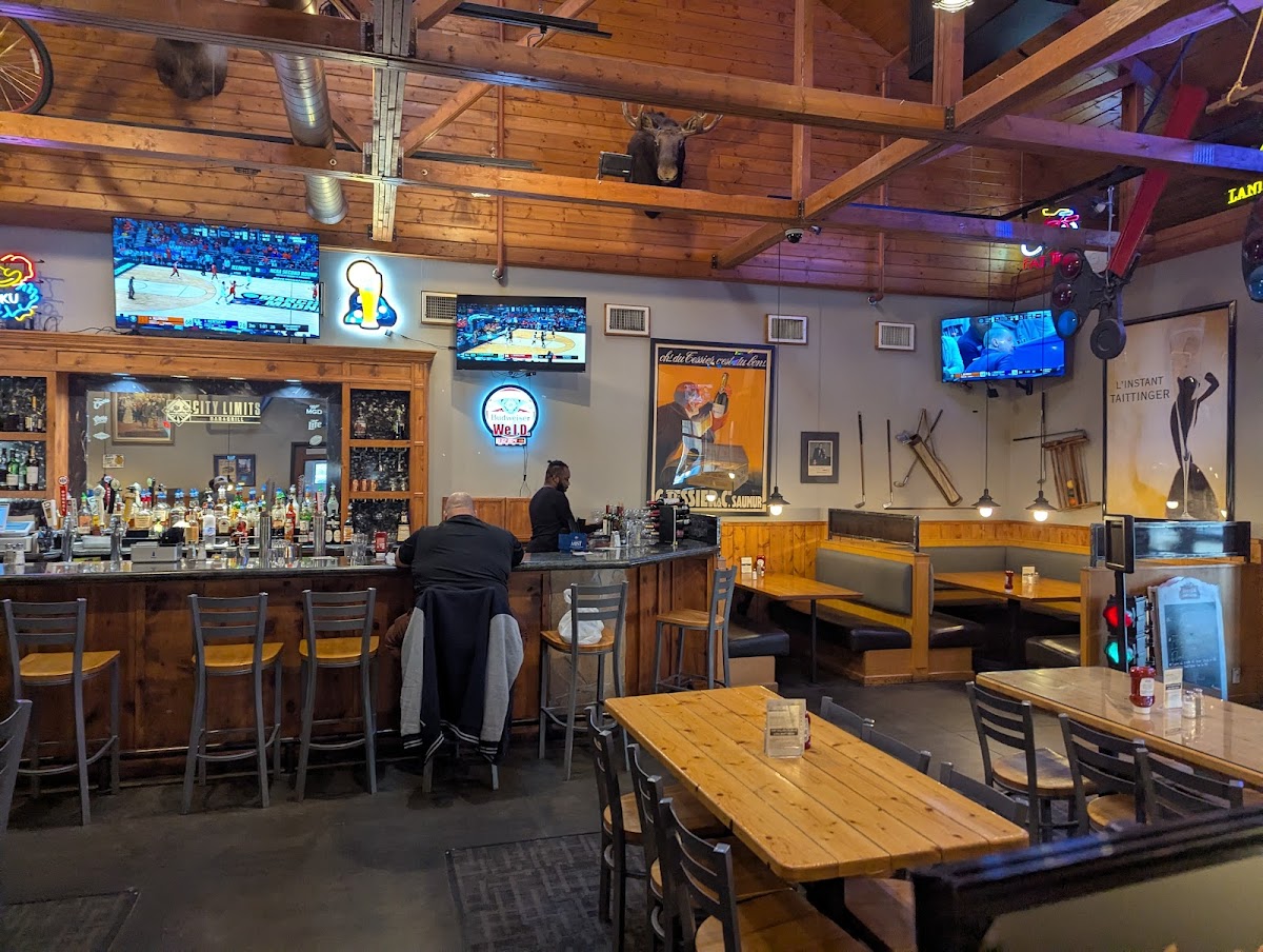 City Limits Bar & Grill Photo 4