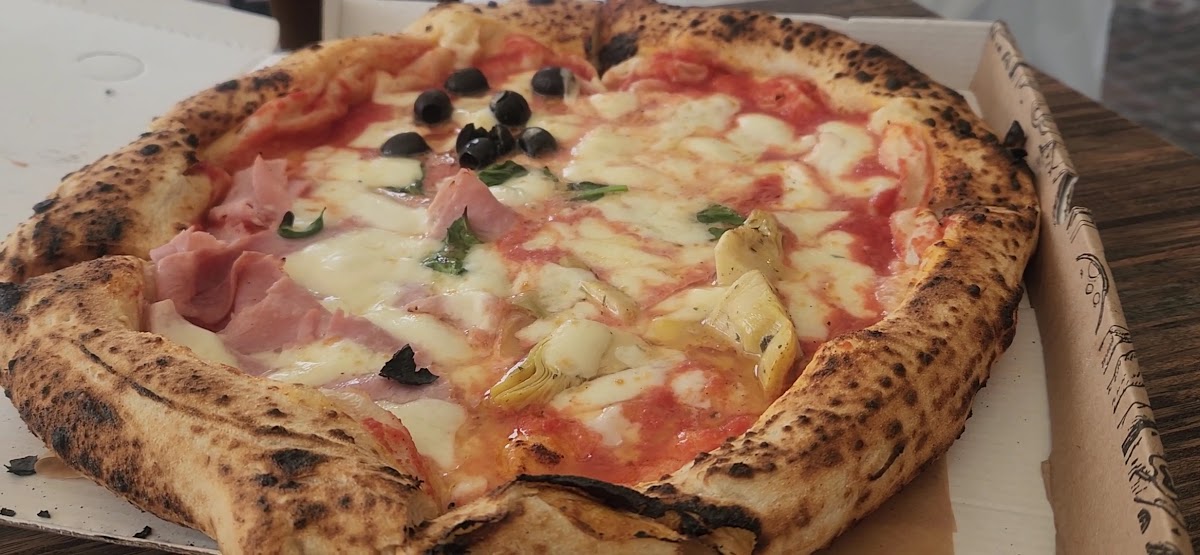 Pizzeria Vincenzo Capuano pizza a portafoglio e pizza fritta Photo 2