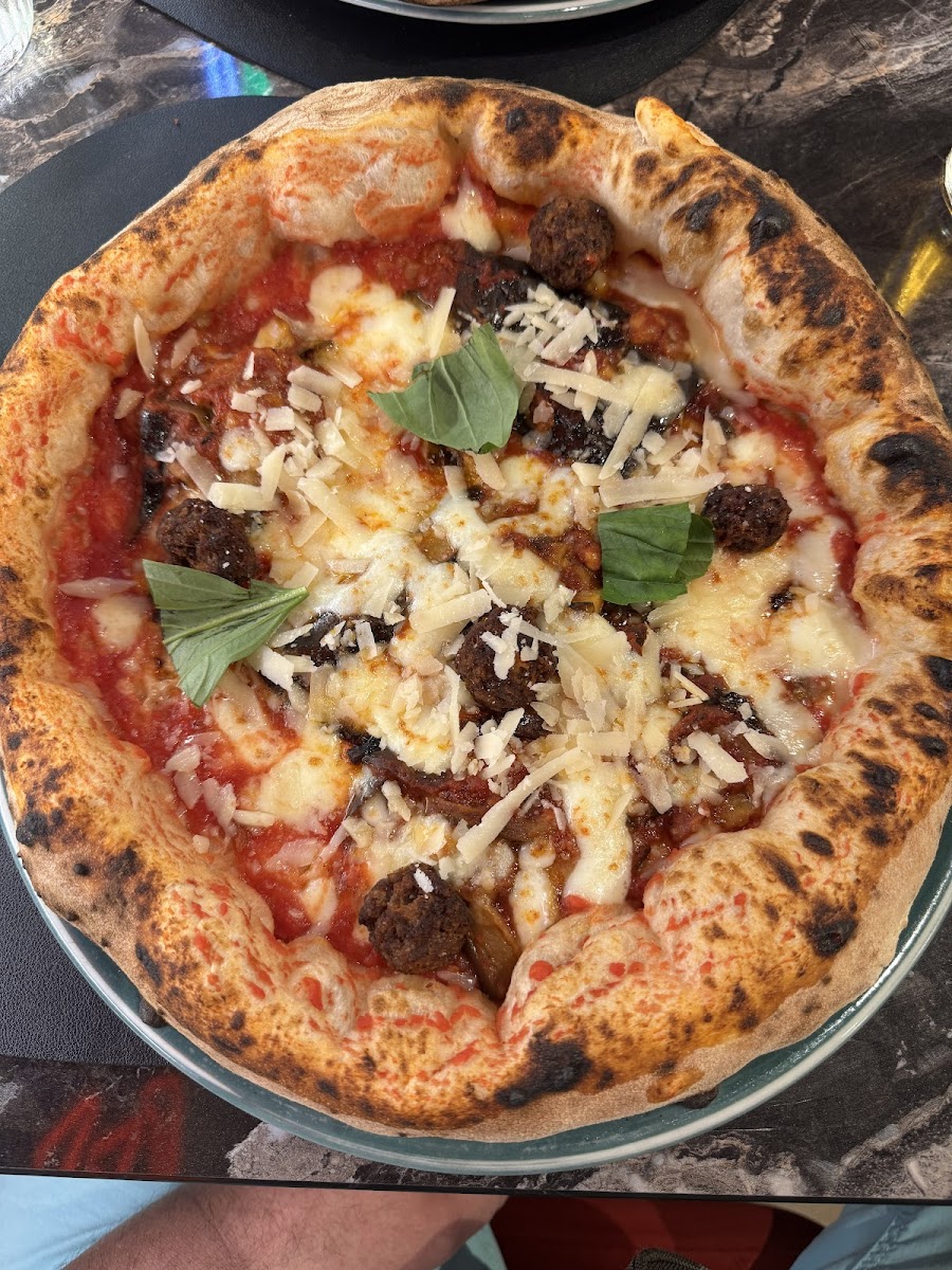 Pizzeria Vincenzo Capuano pizza a portafoglio e pizza fritta Photo 6
