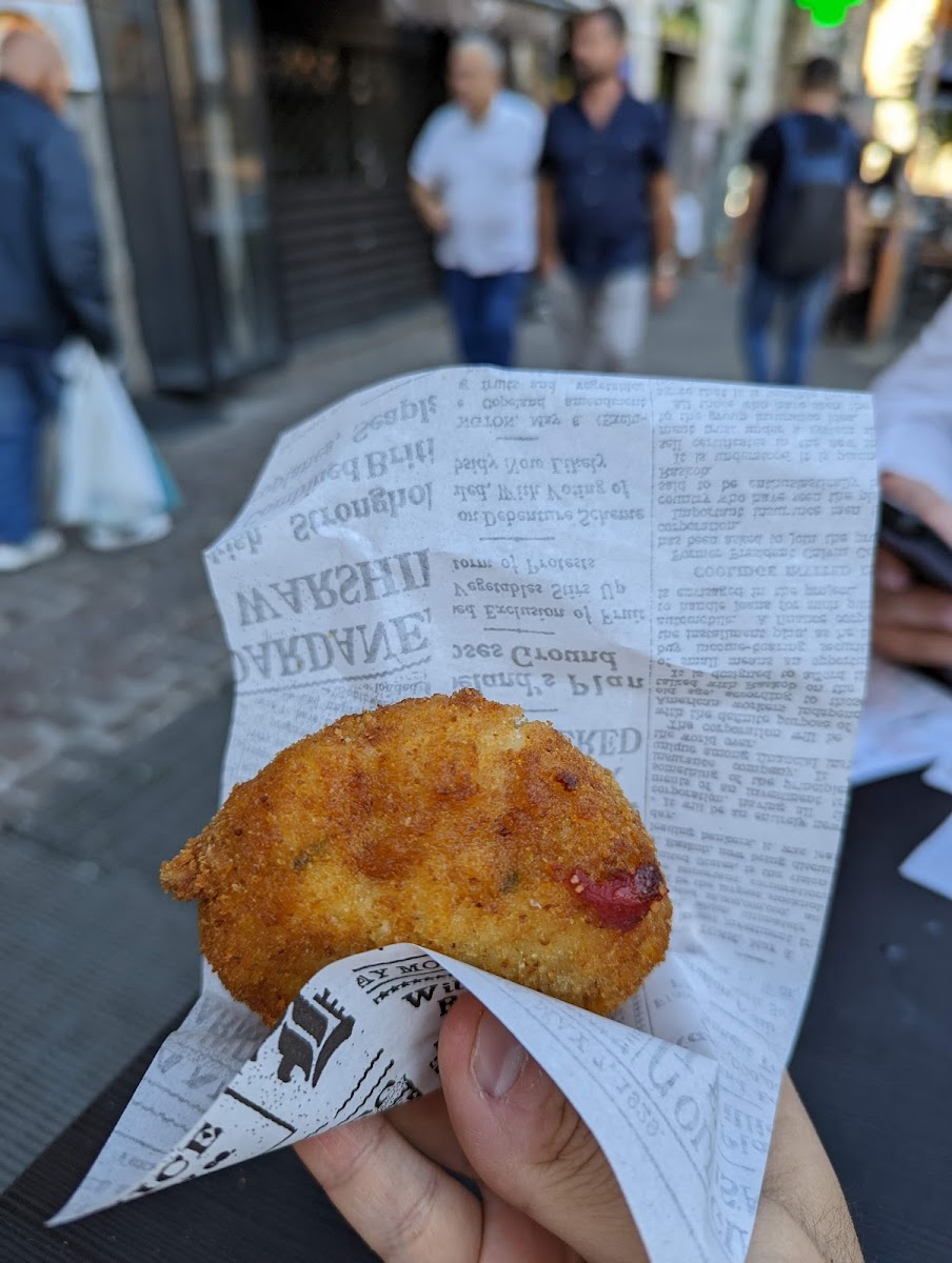 Pizzeria Vincenzo Capuano pizza a portafoglio e pizza fritta Photo 7