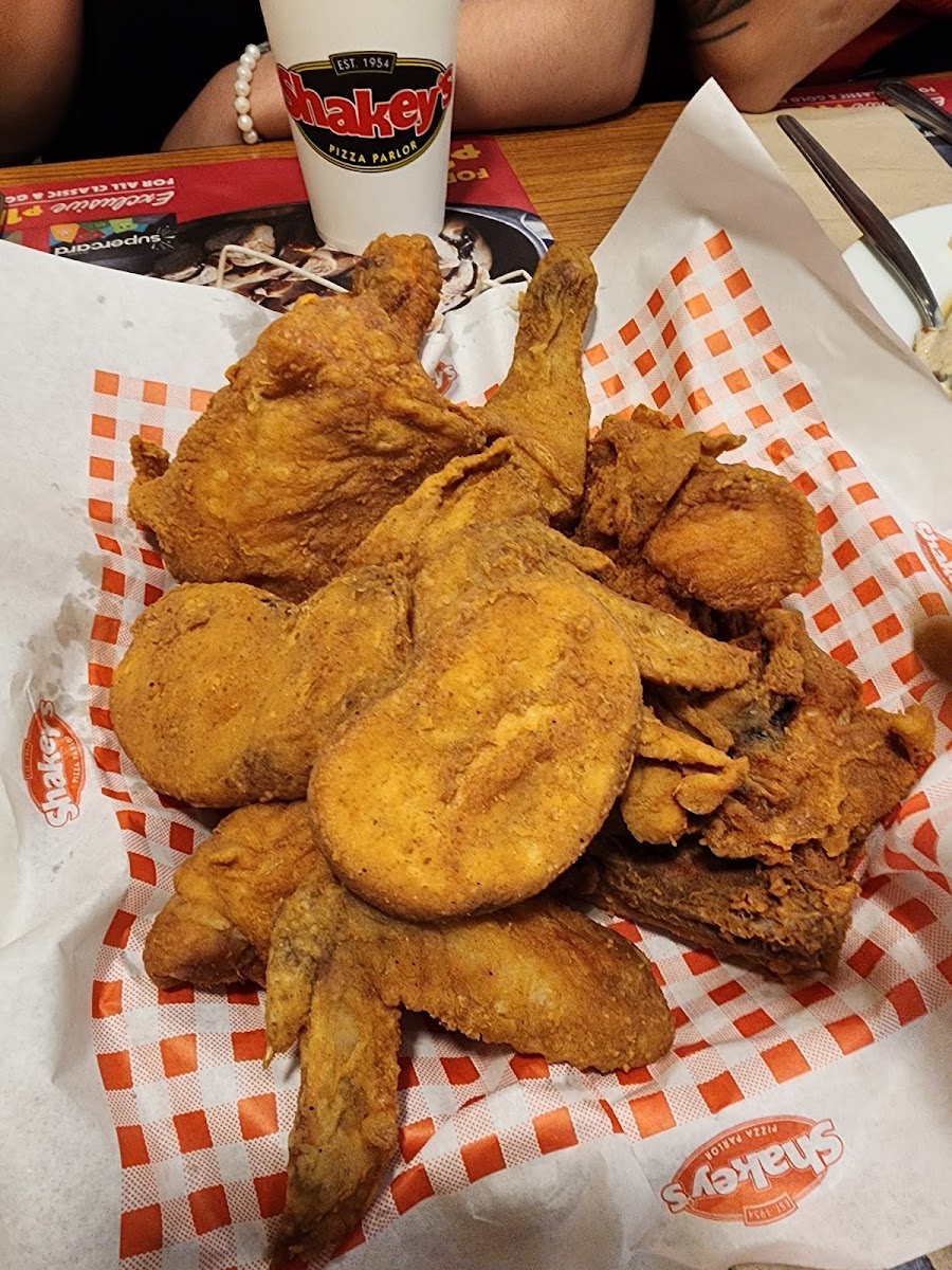 Shakey's Photo 6