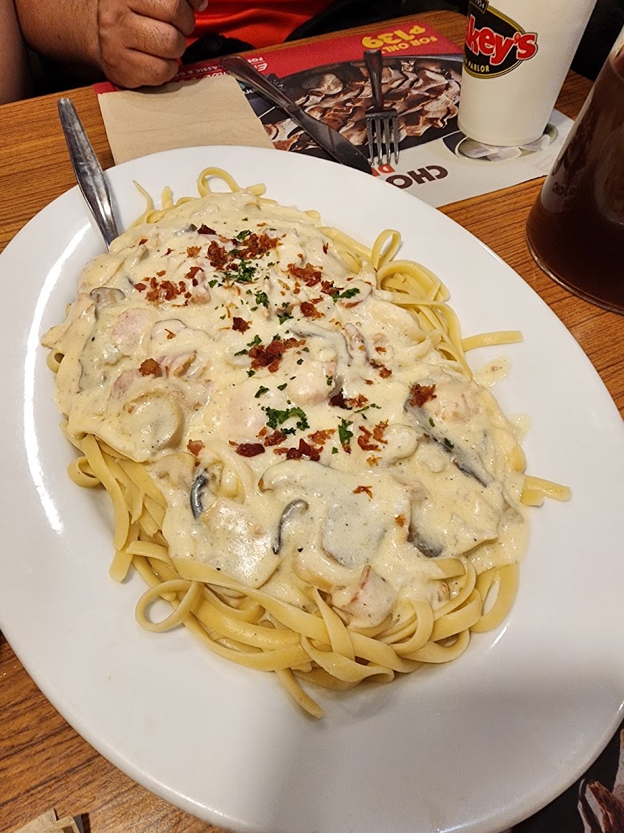 Shakey's Photo 8
