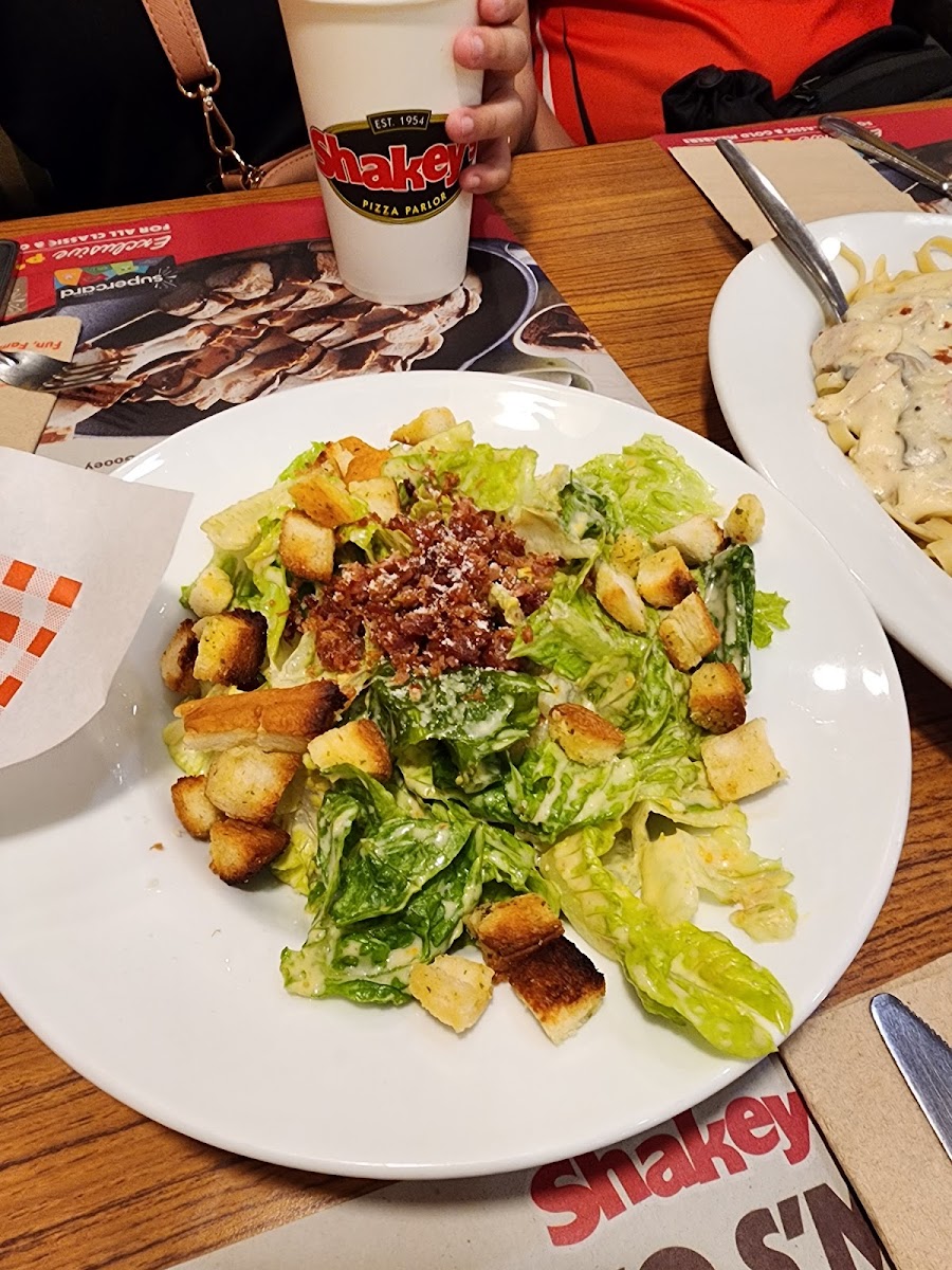 Shakey's Photo 9