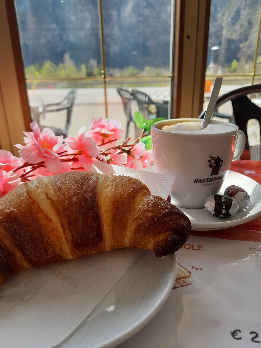BAR AL SOLE CAFFETTERIA-BIBITE-TOAST-GELATI Photo 10