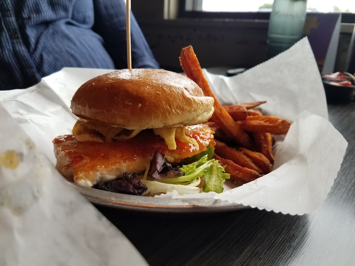 Freakin' Unbelievable Burgers Photo 4