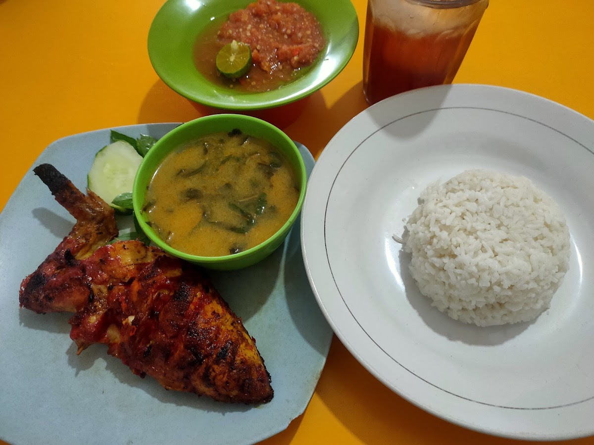 Kedai Makan Bu Nur