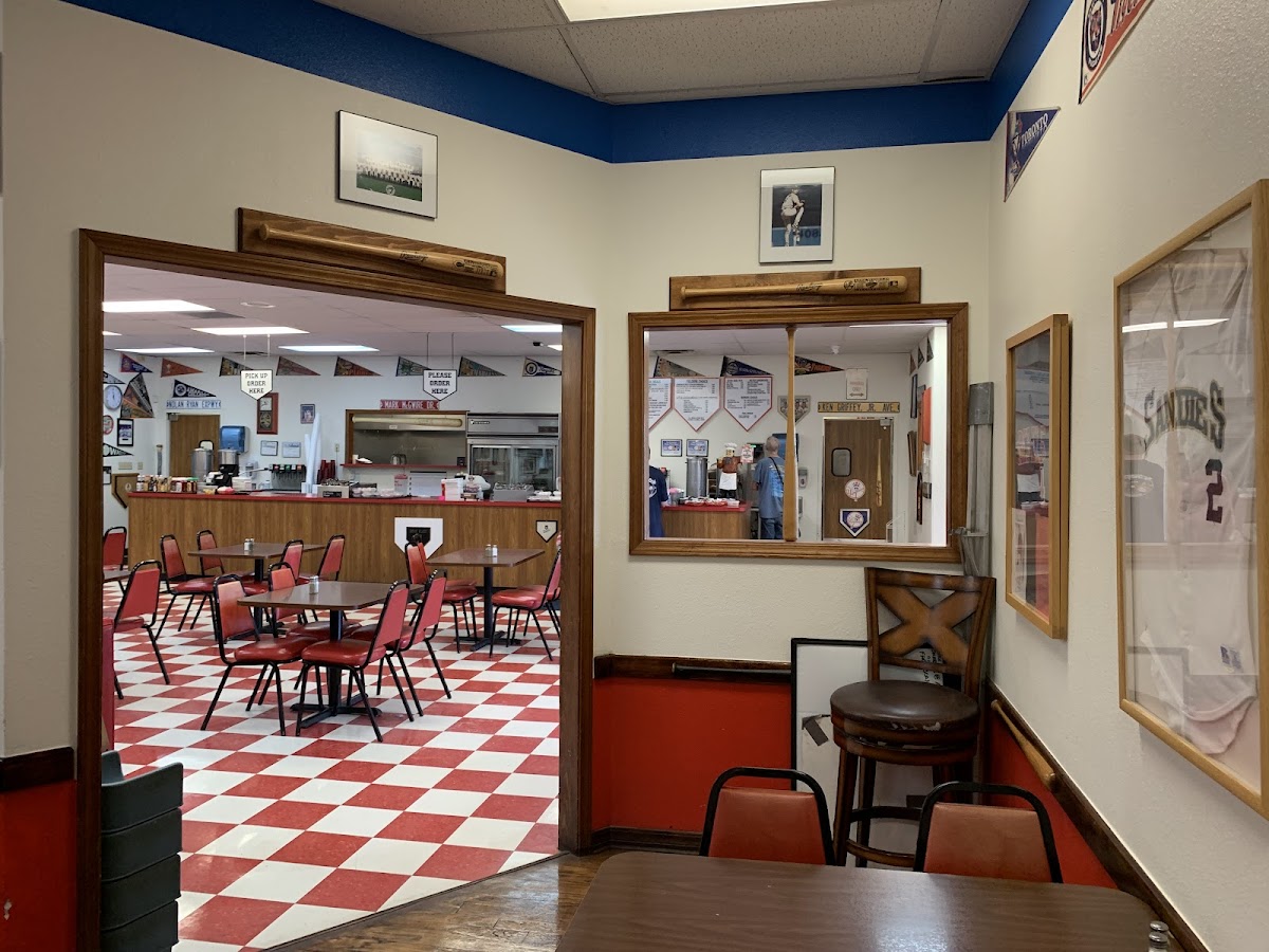 Home Plate Diner Photo 3