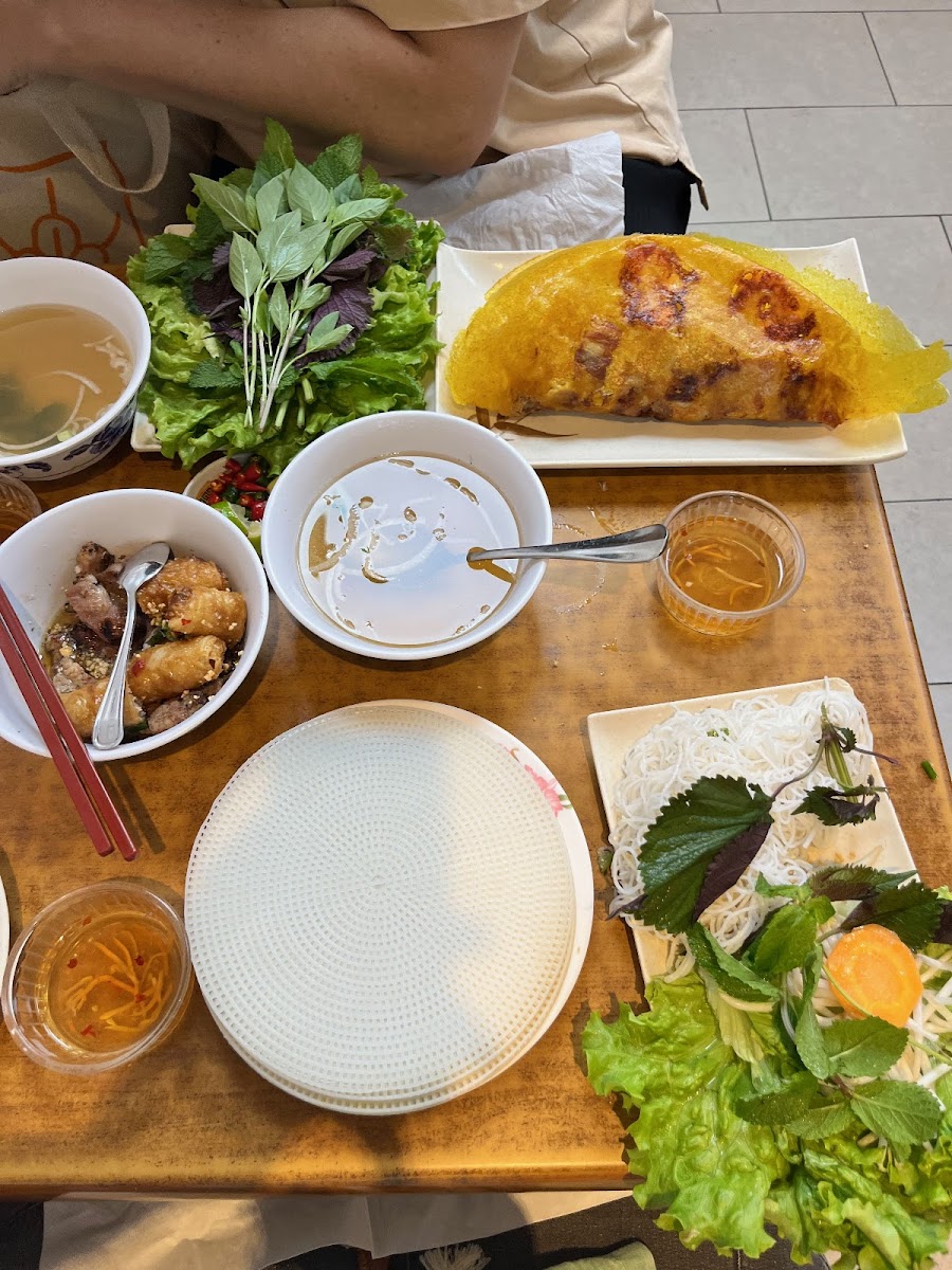 Dong Huong Restaurant Photo 8