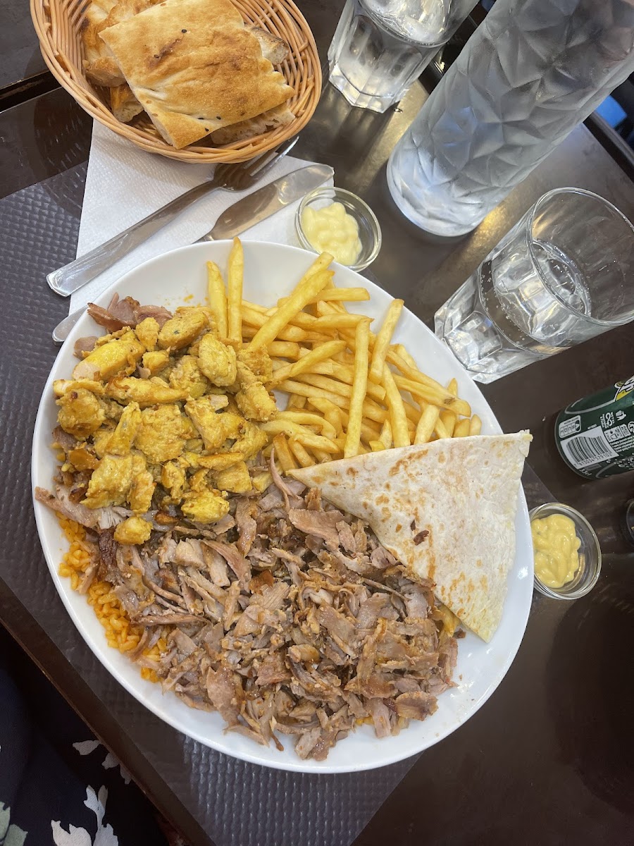 PARİSTANBUL GRİLL RESTAURANT Photo 6