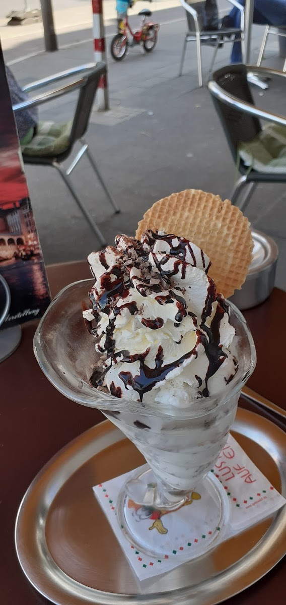 Eiscafe Gelateria Flori Photo 10