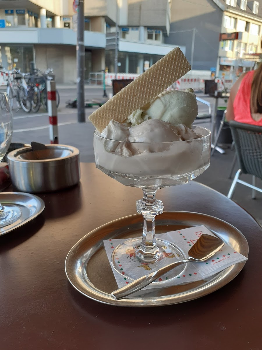 Eiscafe Gelateria Flori Photo 2