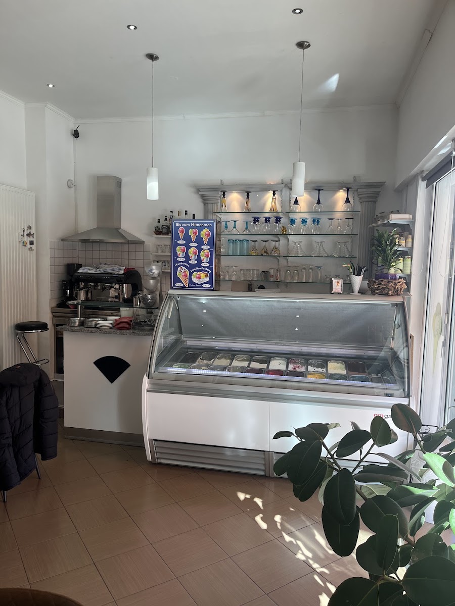 Eiscafe Gelateria Flori Photo 3