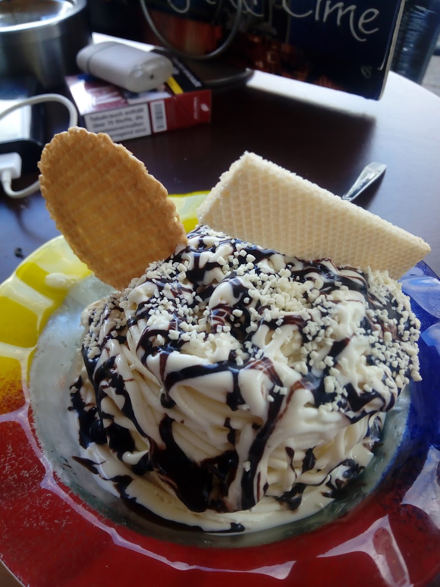 Eiscafe Gelateria Flori Photo 9